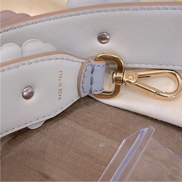 Fendi Strap You Flowers Dove Grey
Leather Handbag - Picture 2 of 2